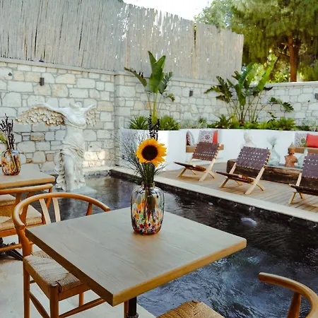 Piraye Alacati Hotel *